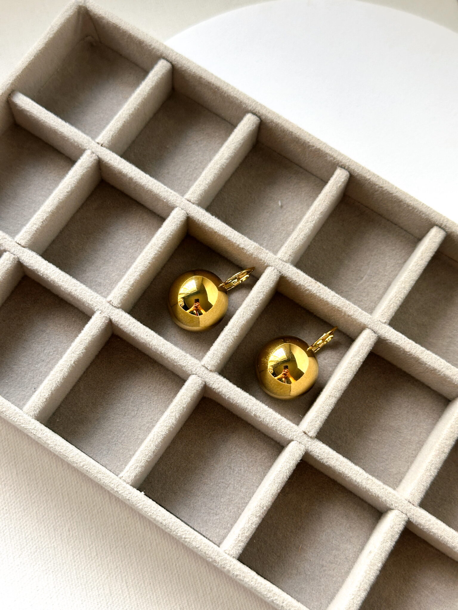 Edited in Tezza with: SONG, Brightness, Saturation, Contrast, & Highlights