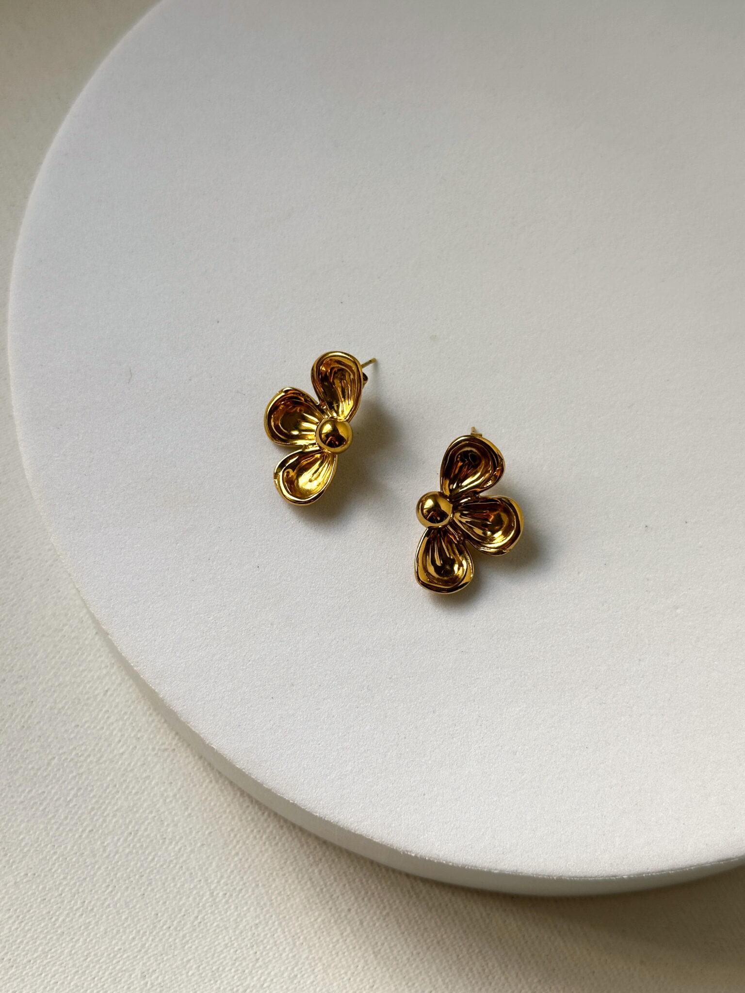 Edited in Tezza with: SONG, Brightness, Saturation, Contrast, & Highlights